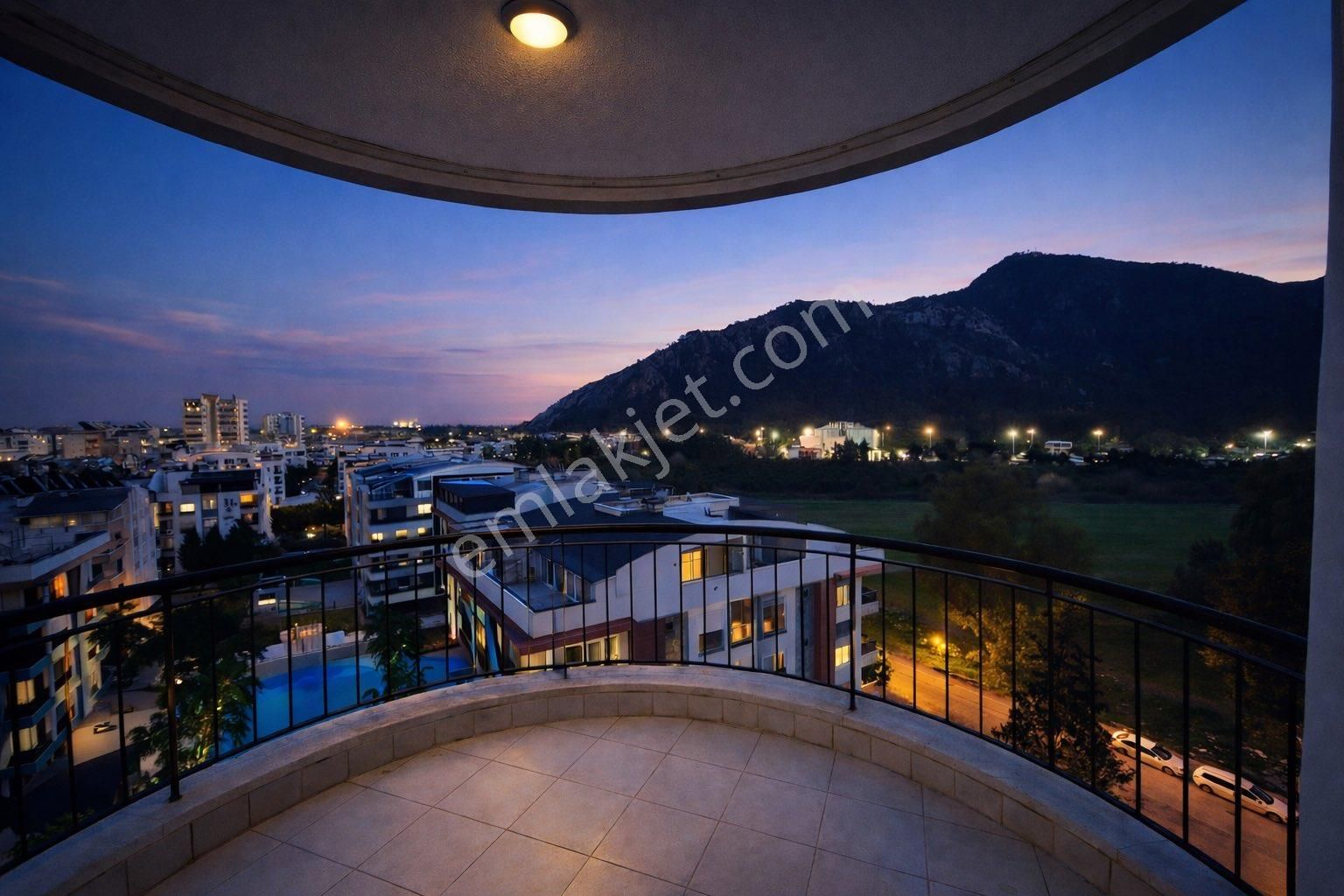 İskanlı + Otopark 145m2 Ara Kat 3+1 + Deniz Ve Doga Manzaralı - Görsel 2