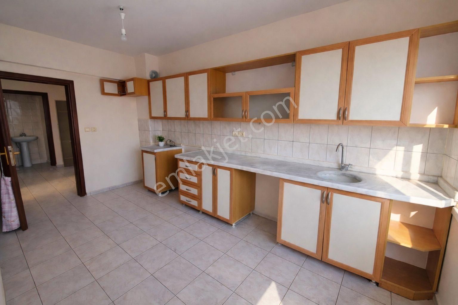 İskanlı + Otopark 145m2 Ara Kat 3+1 + Deniz Ve Doga Manzaralı - Görsel 10