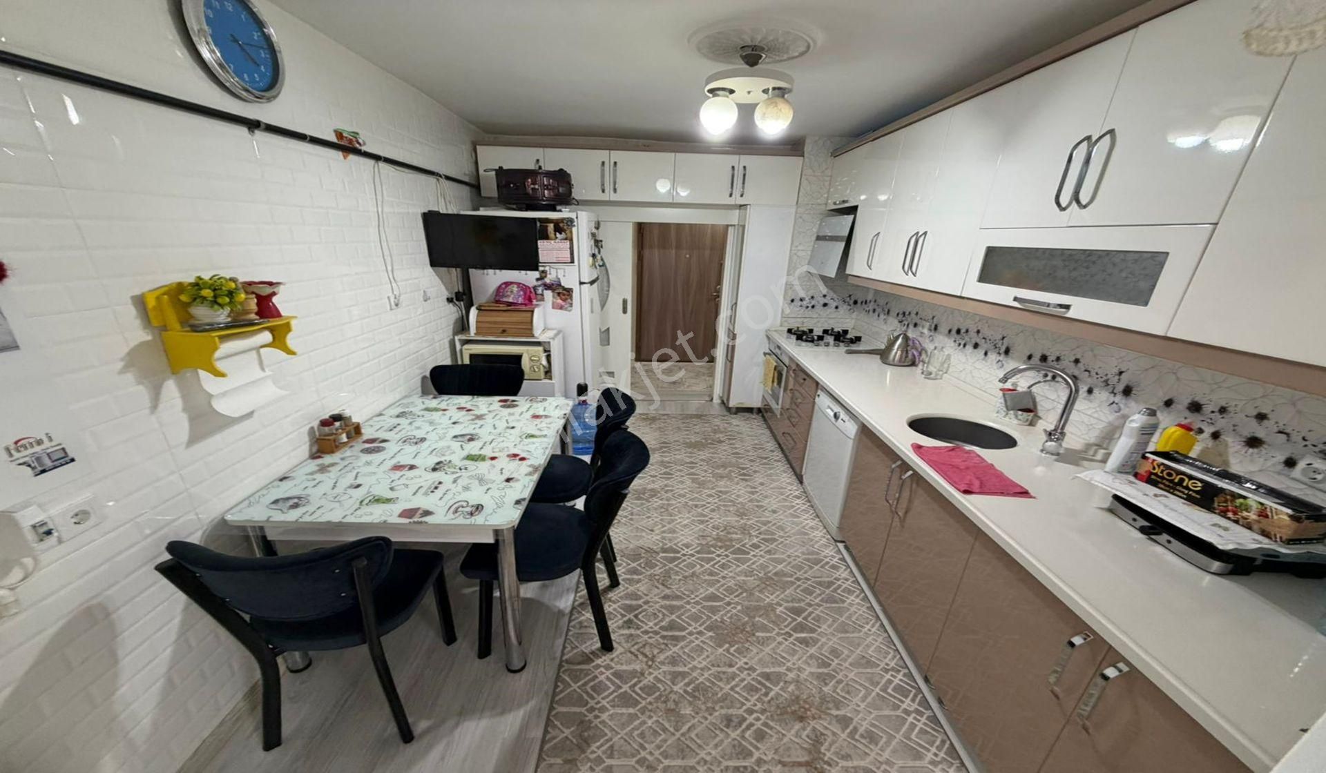 Kuşcağızda Cadde Yakını Katta Lüx Yapılı 3+1 Masrafsız - Görsel 11