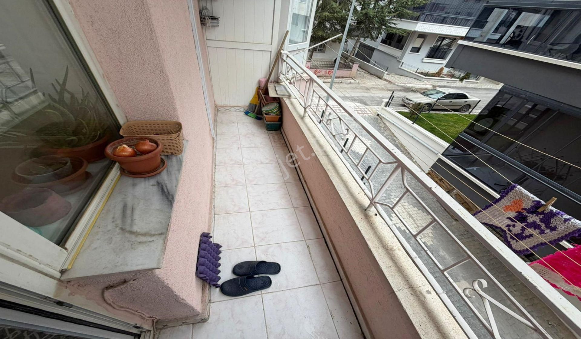 Kuşcağızda Cadde Yakını Katta Lüx Yapılı 3+1 Masrafsız - Görsel 15