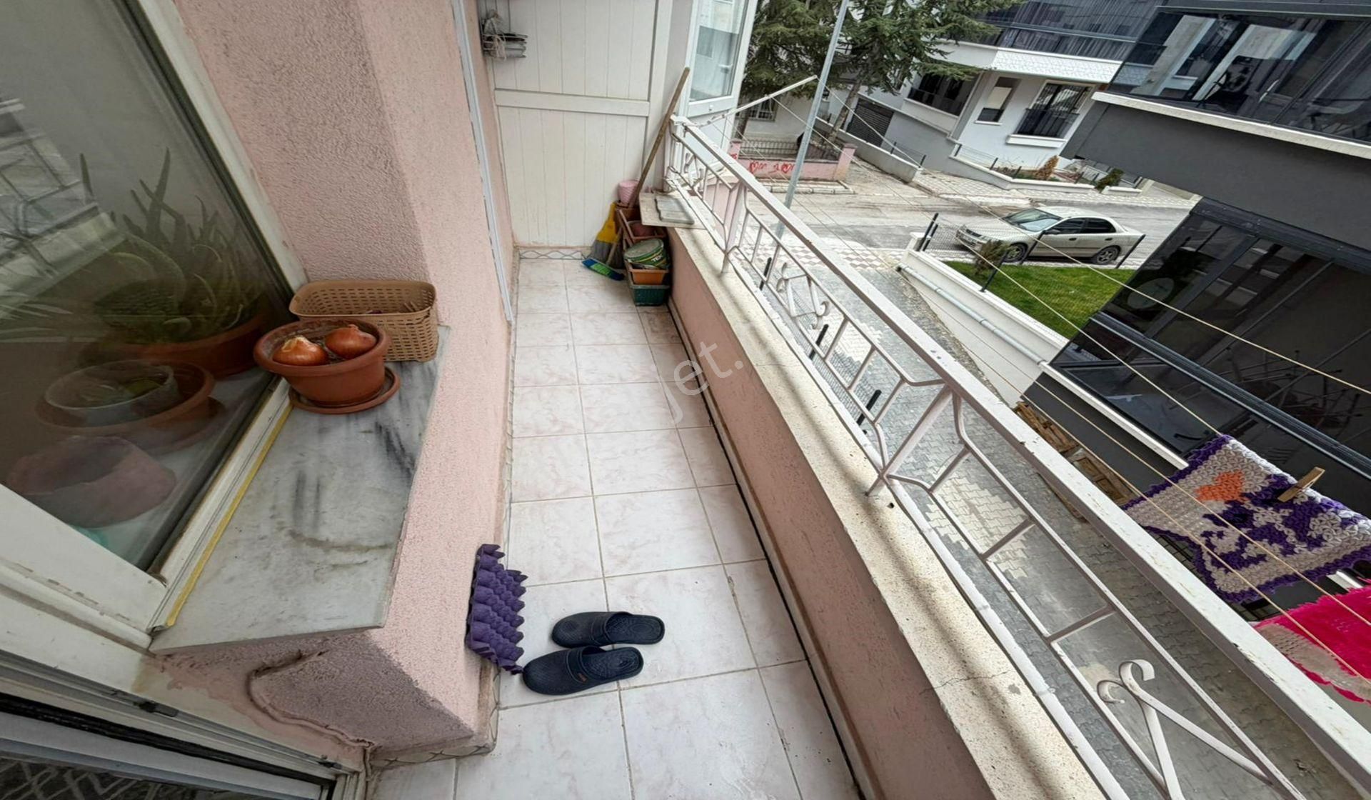 Kuşcağızda Cadde Yakını Katta Lüx Yapılı 3+1 Masrafsız - Görsel 14