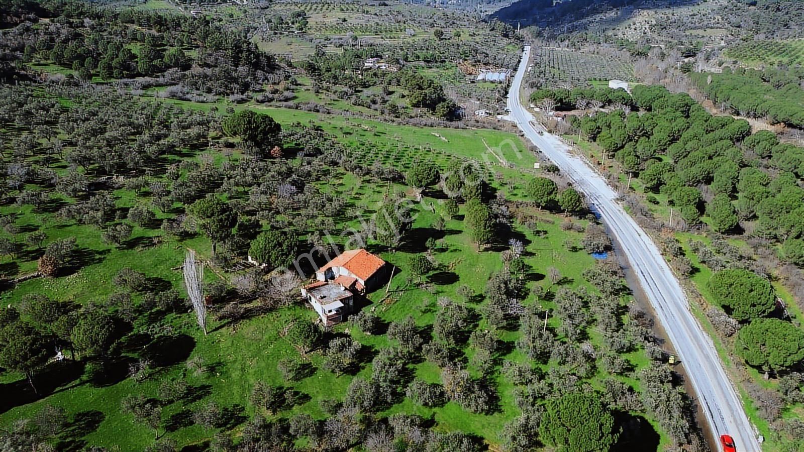 Bergama Selçuk Mah.'de 35.458m2 Yola Cepheli Satılık Tarla