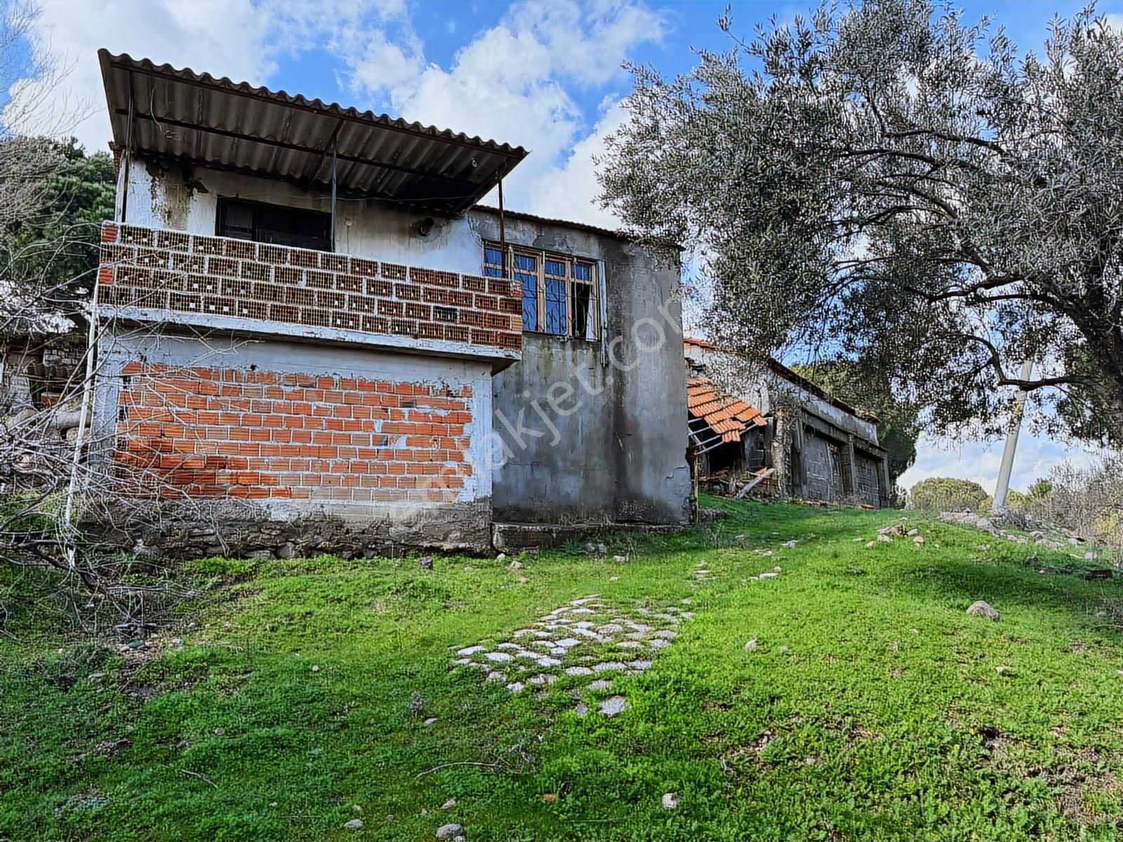 Bergama Selçuk Mah.'de 35.458m2 Yola Cepheli Satılık Tarla - Görsel 34