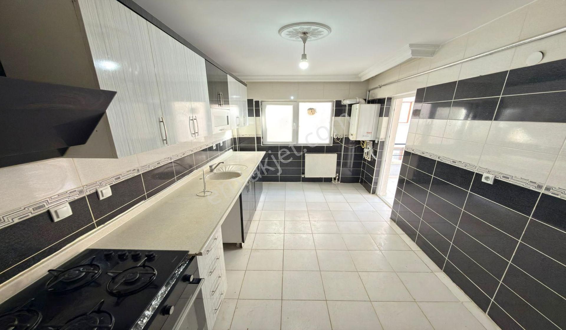 Ufuktepe Karakolu Arkasında Katta Asansörlü Teras Balkonlu - Görsel 2