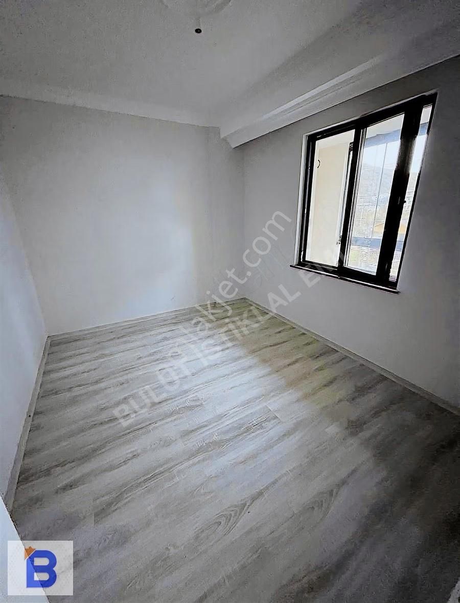 Bulut Emlak;ful Kredili Ara Kat İskanlı Kombi Cam Balkonlu 1+1 - Görsel 4