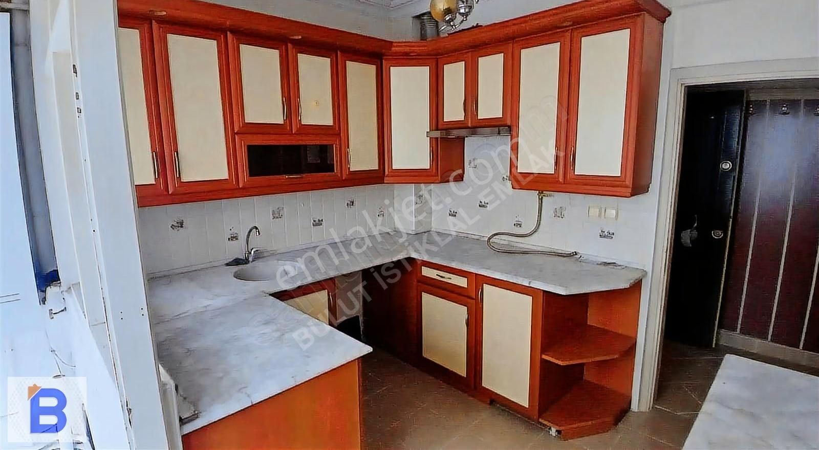 Bulut Emlaktan Gazi Caddesinde Ara Kat 3+1 100m2 Ferah Daire - Görsel 8