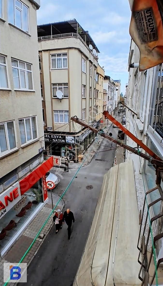 Bulut Emlaktan Gazi Caddesinde Ara Kat 3+1 100m2 Ferah Daire