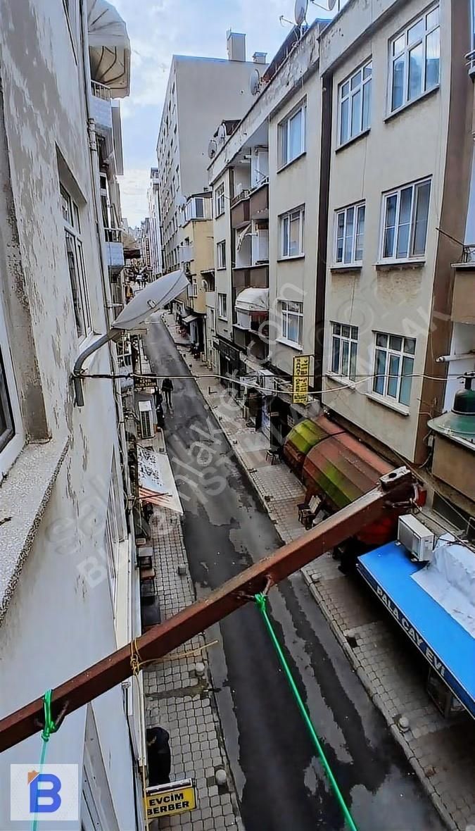 Bulut Emlaktan Gazi Caddesinde Ara Kat 3+1 100m2 Ferah Daire - Görsel 18