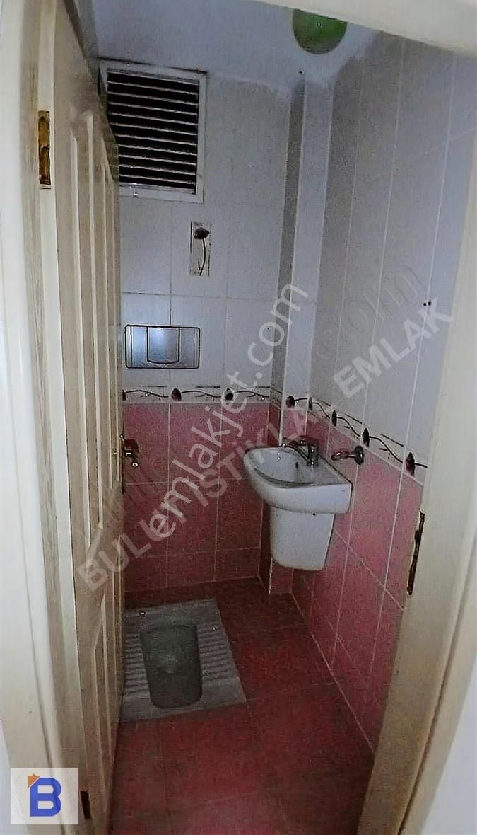 Bulut Emlaktan Gazi Caddesinde Ara Kat 3+1 100m2 Ferah Daire - Görsel 13