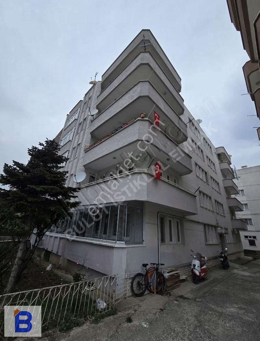 Bulut Emlak'tan Sahile 50 M. 3+1