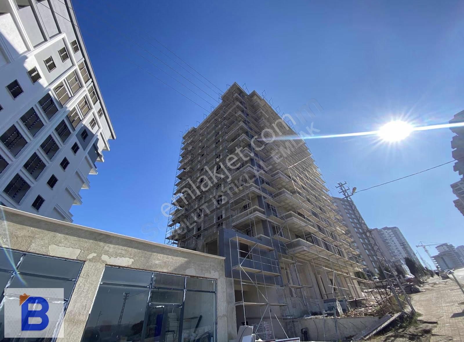 Bulut Emlak'tan Caddeye Cephe Havuzlu Sitede Lüks 2+1 Daire