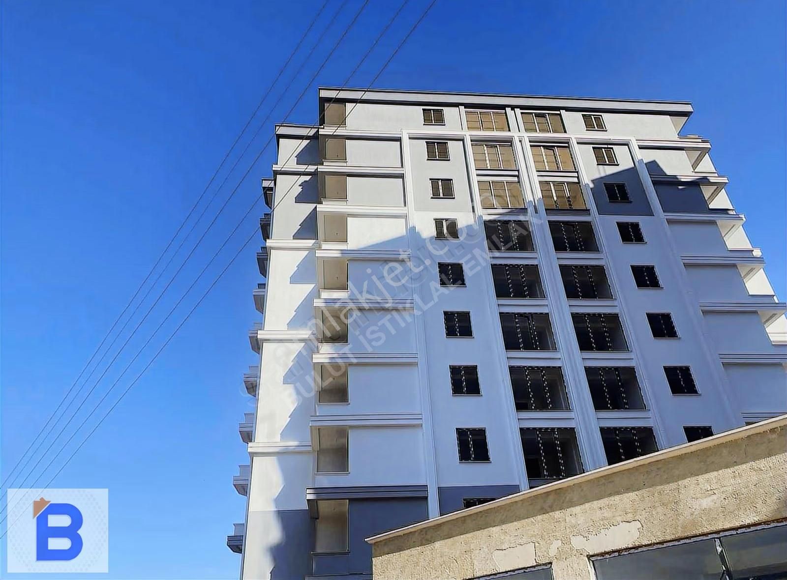 Bulut Emlak'tan Caddeye Cephe Havuzlu Sitede Lüks 2+1 Daire - Görsel 12