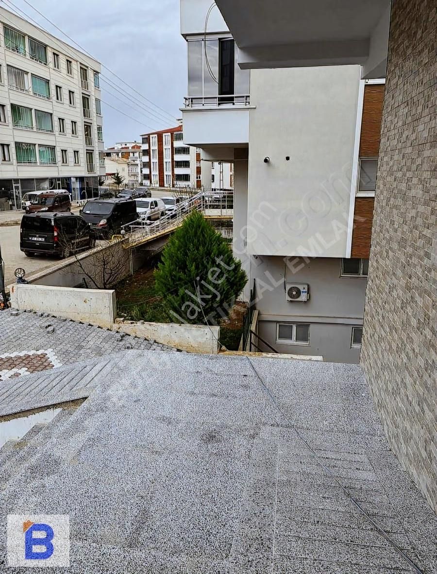 Bulut Emlaktan Tramvaya Yakın 1+1 Daire - Görsel 15