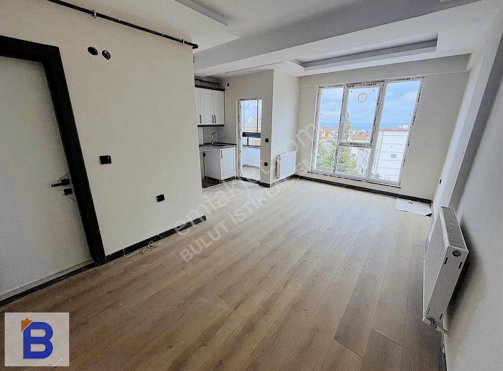 Bulut Emlak Esenevlerde Tramvaya Çok Yakın İskanlı Lüks 1+1