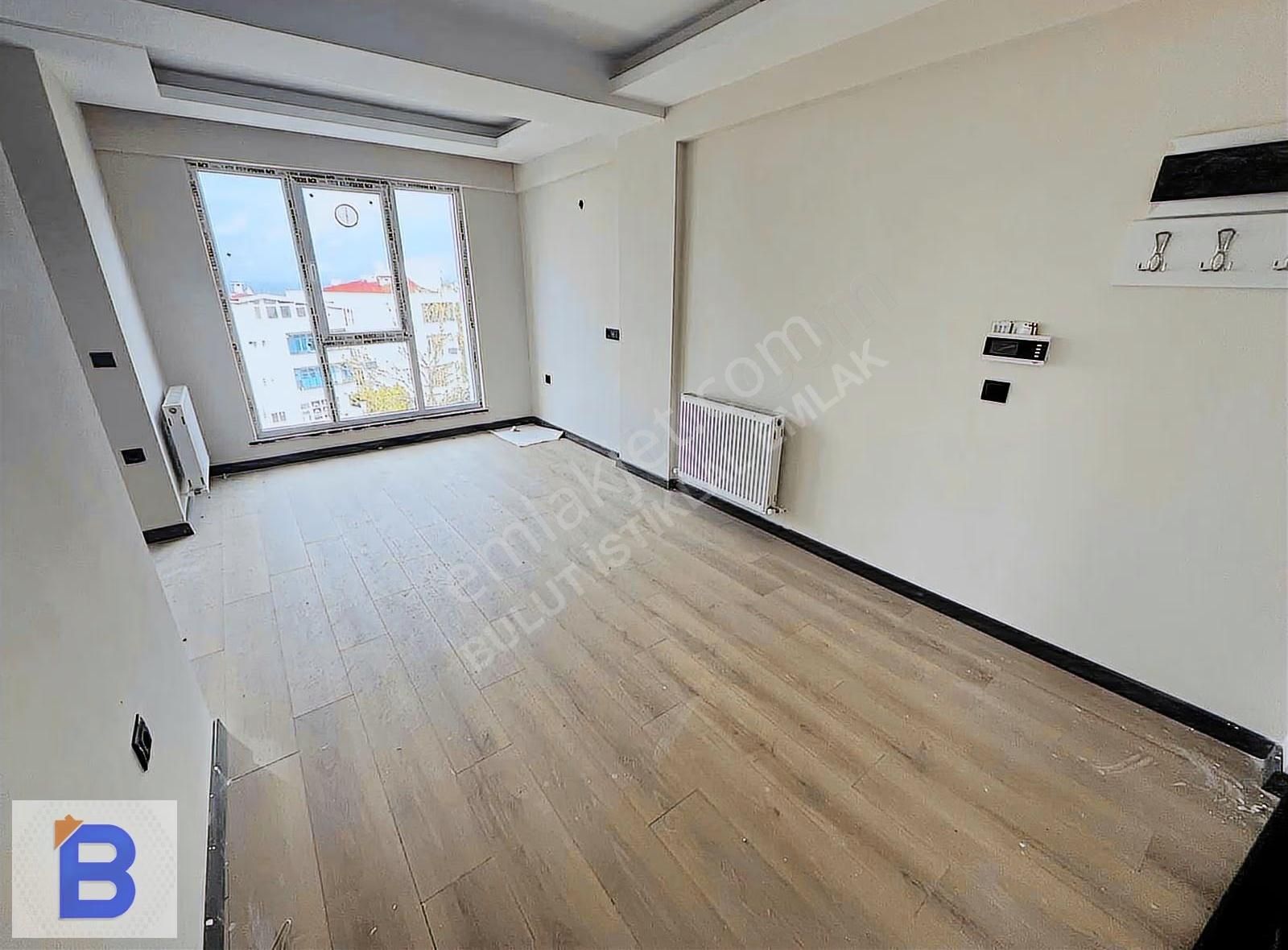 Bulut Emlak Esenevlerde Tramvaya Çok Yakın İskanlı Lüks 1+1 - Görsel 5