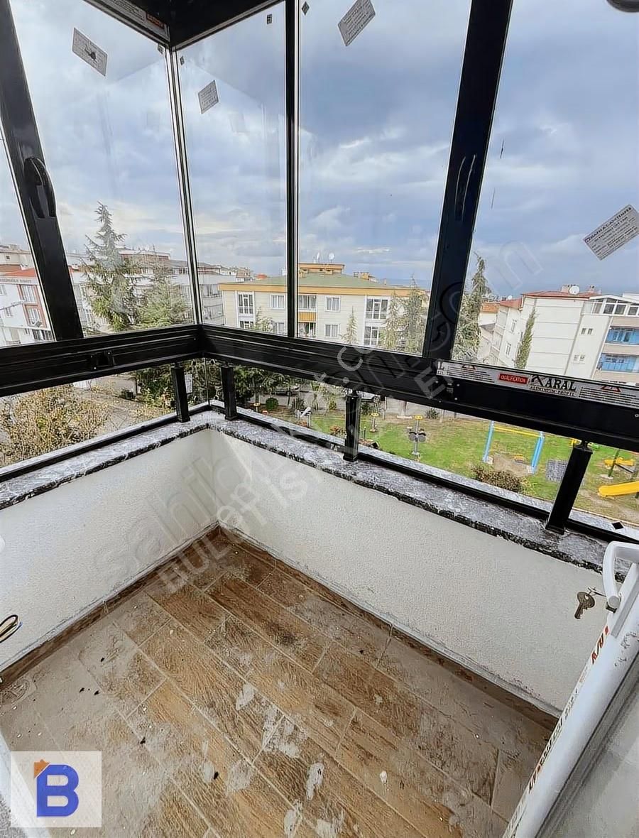 Bulut Emlak Esenevlerde Tramvaya Çok Yakın İskanlı Lüks 1+1 - Görsel 6