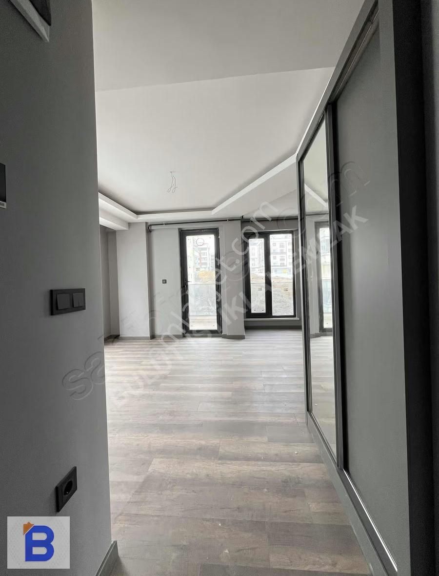 Bulut Emlak; Tramvaya 1 Sokak Ara Kat Geniş Lüks 1+1 Daire - Görsel 5