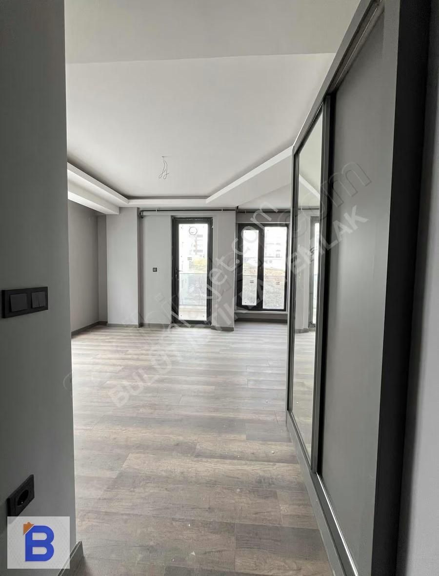 Bulut Emlak; Tramvaya 1 Sokak Ara Kat Geniş Lüks 1+1 Daire - Görsel 13