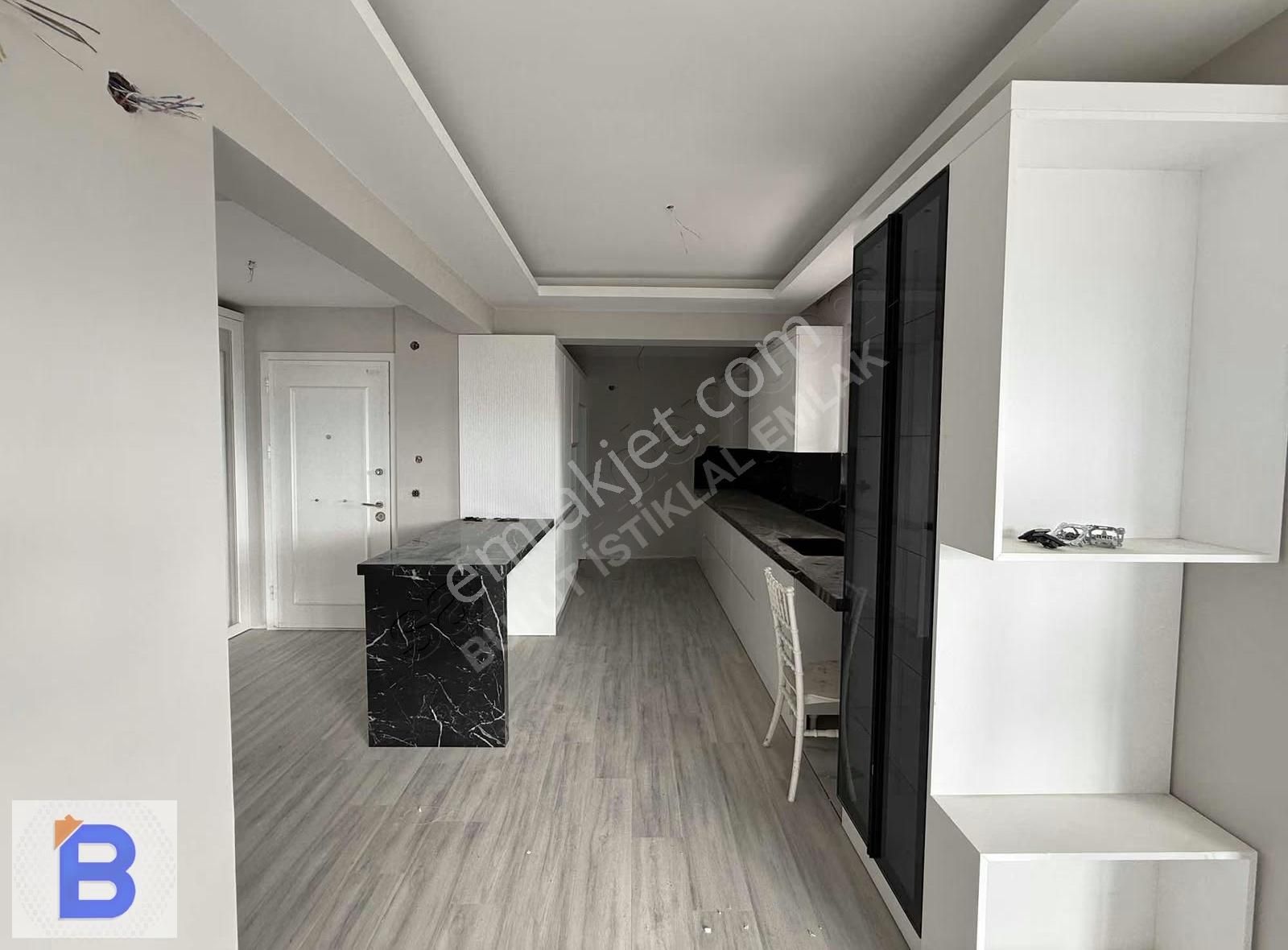 Bulut Emlaktan Gökdelenler Bölgesi'nde Lüks Geniş Fırsat 4+1