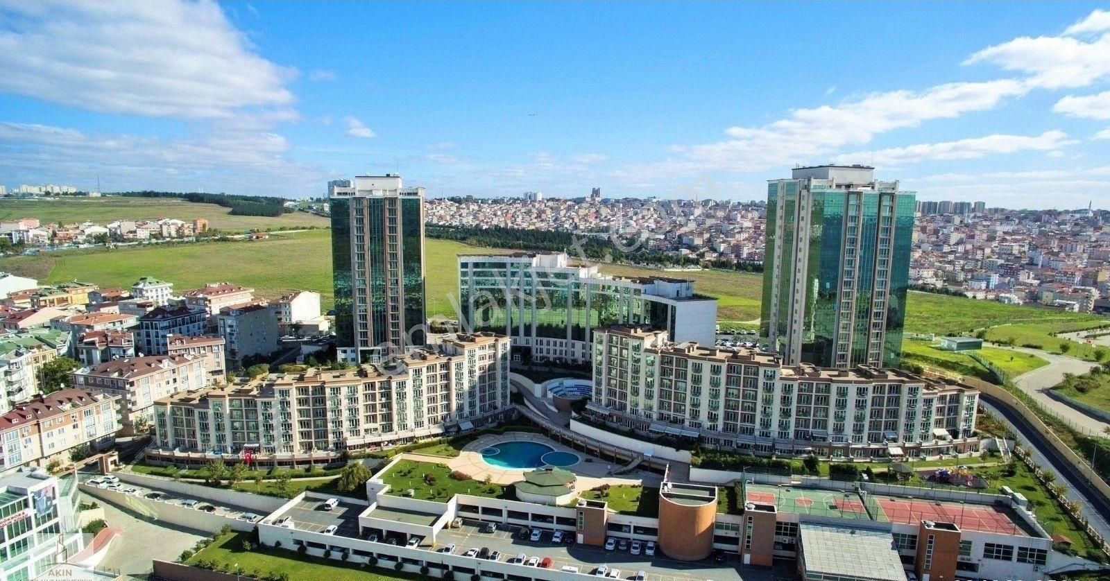 K.çekmece Divan Residence Önü Açık Peyzaj Manzaralı Geniş 1+1 Satılık Daire