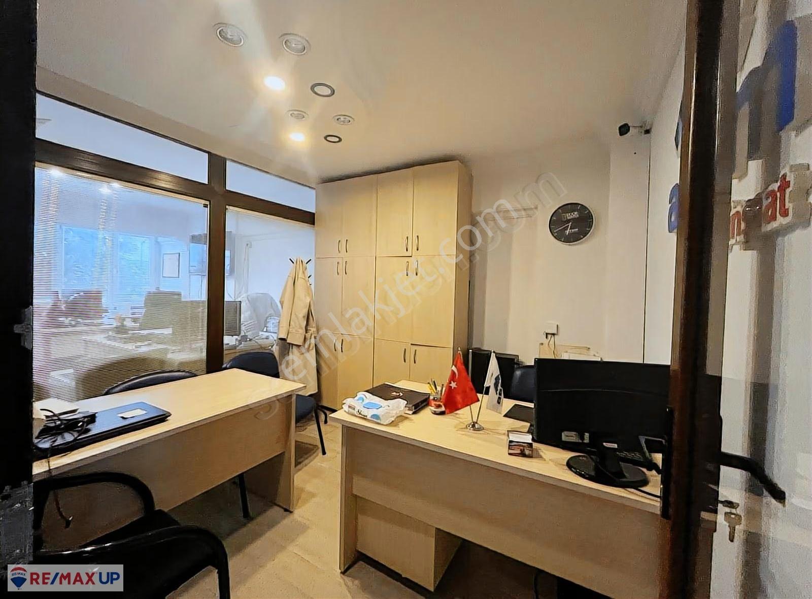 Bayraklı'nın Prestijli Ve Merkezi Konumunda 3+1 Kiralık İş Yeri - Görsel 2