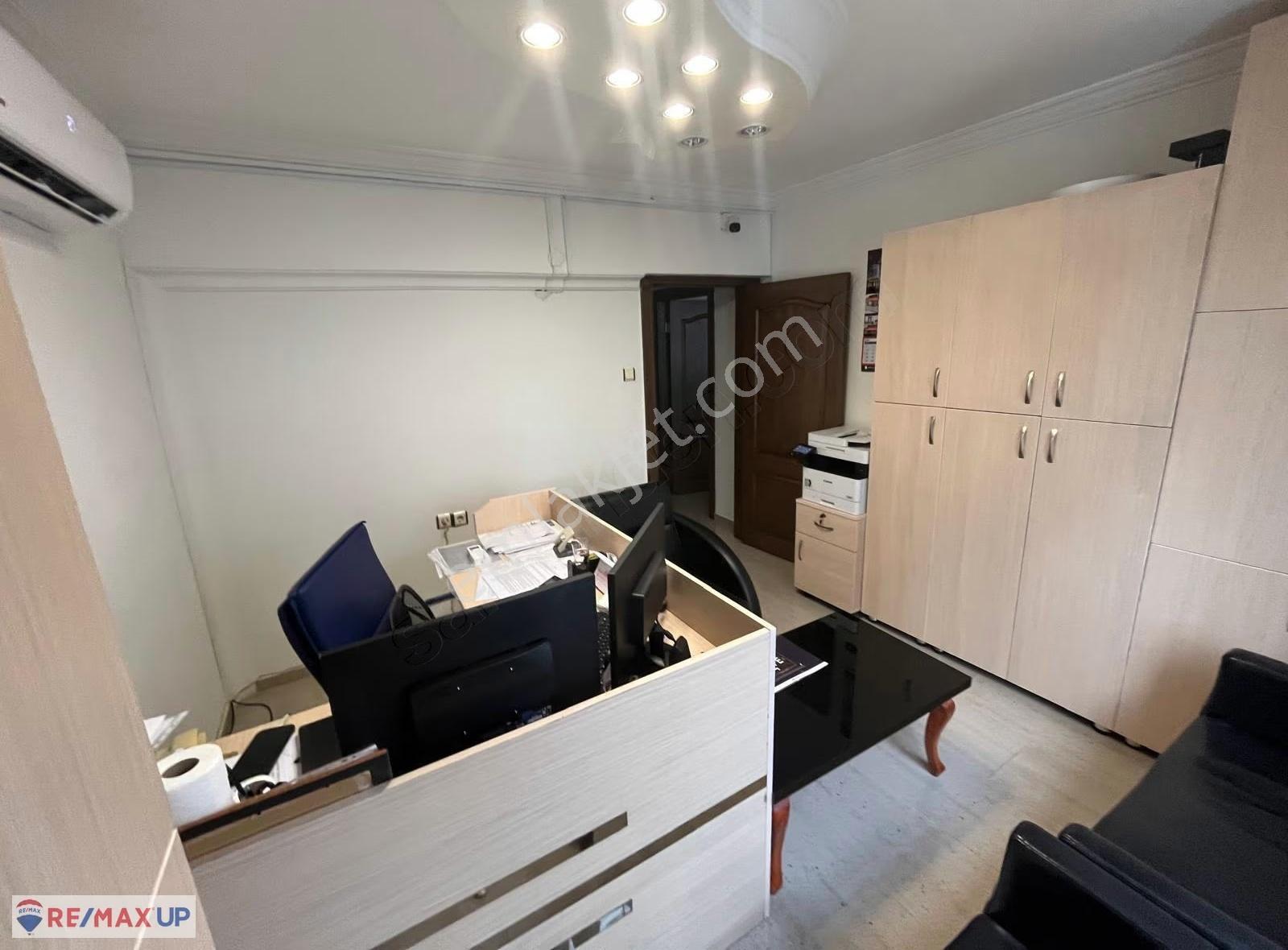 Bayraklı'nın Prestijli Ve Merkezi Konumunda 3+1 Kiralık İş Yeri - Görsel 8