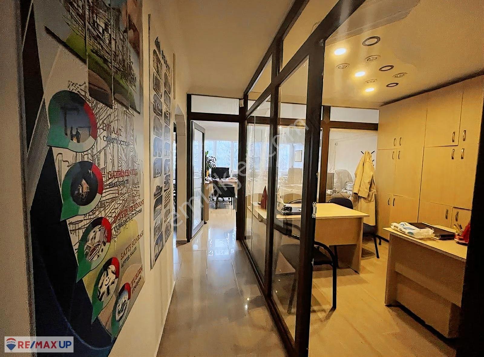 Bayraklı'nın Prestijli Ve Merkezi Konumunda 3+1 Kiralık İş Yeri - Görsel 3