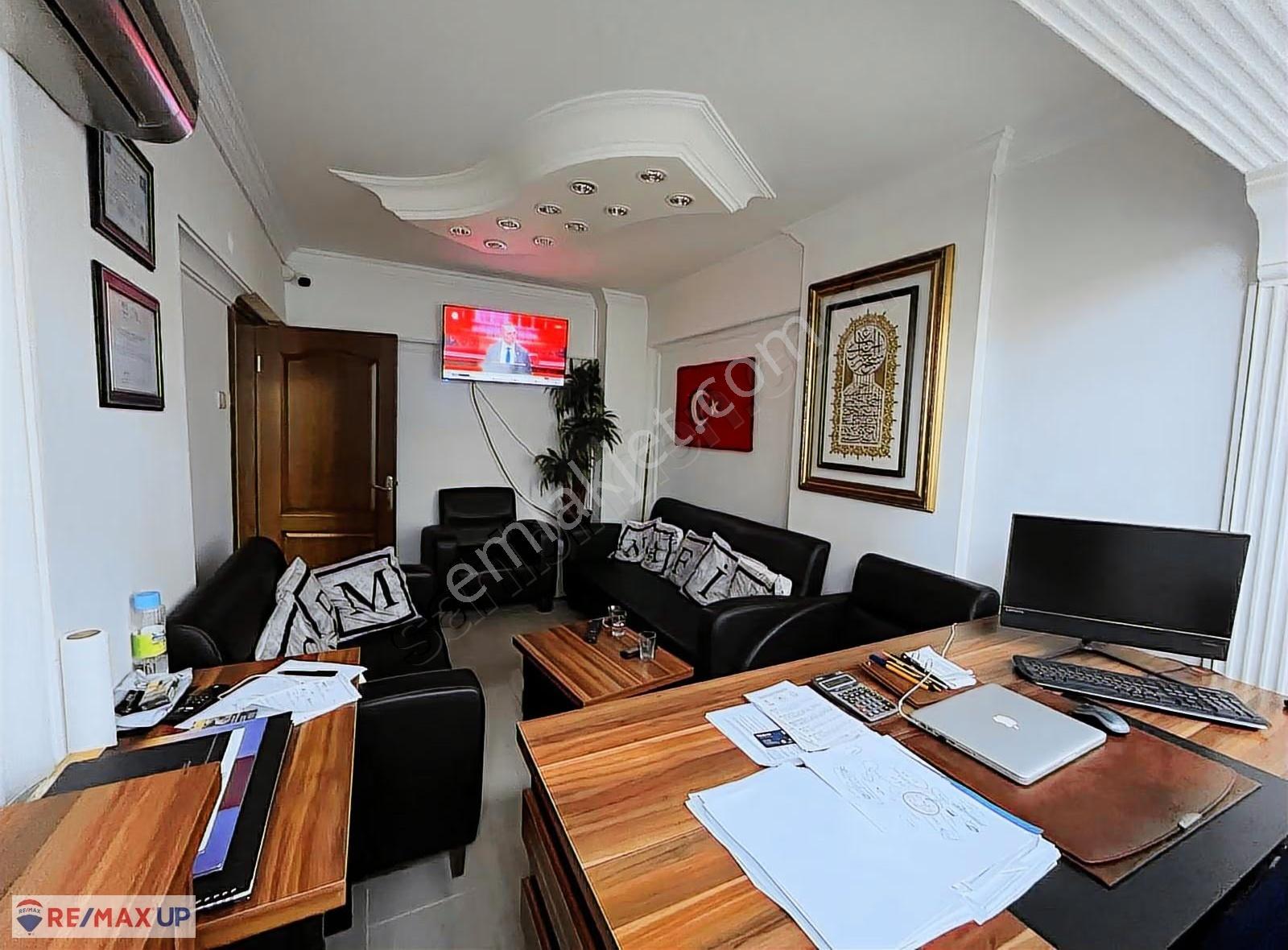 Bayraklı'nın Prestijli Ve Merkezi Konumunda 3+1 Kiralık İş Yeri - Görsel 12