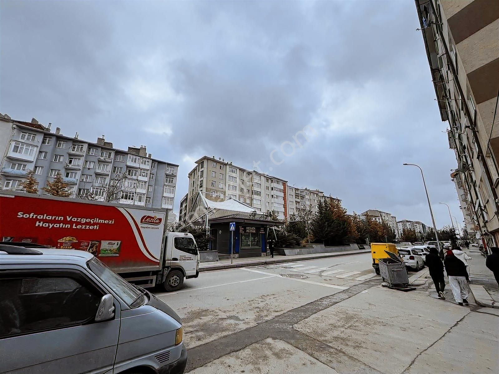 Eker'den Hat Boyunda Çarşıya Çok Yakın 3+1 Kiralık Daire - Görsel 13