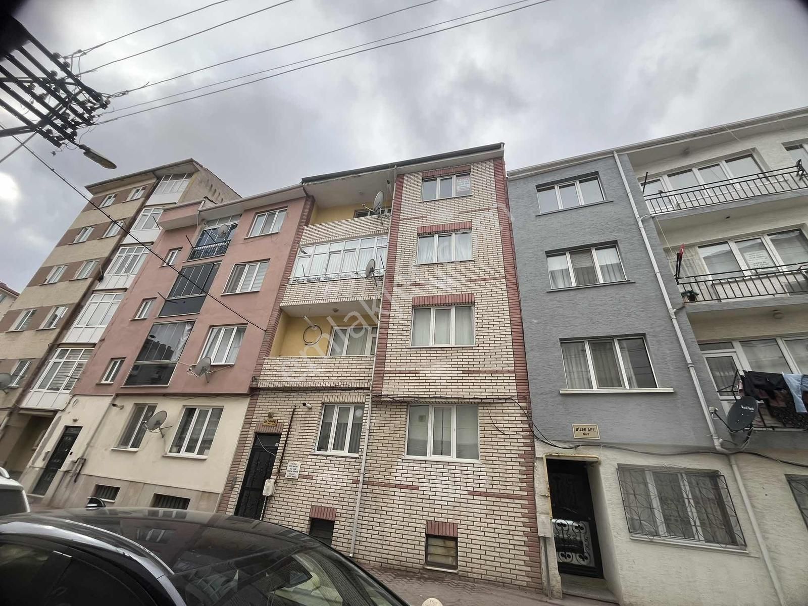 Eker'den Hat Boyunda Çarşıya Çok Yakın 3+1 Kiralık Daire