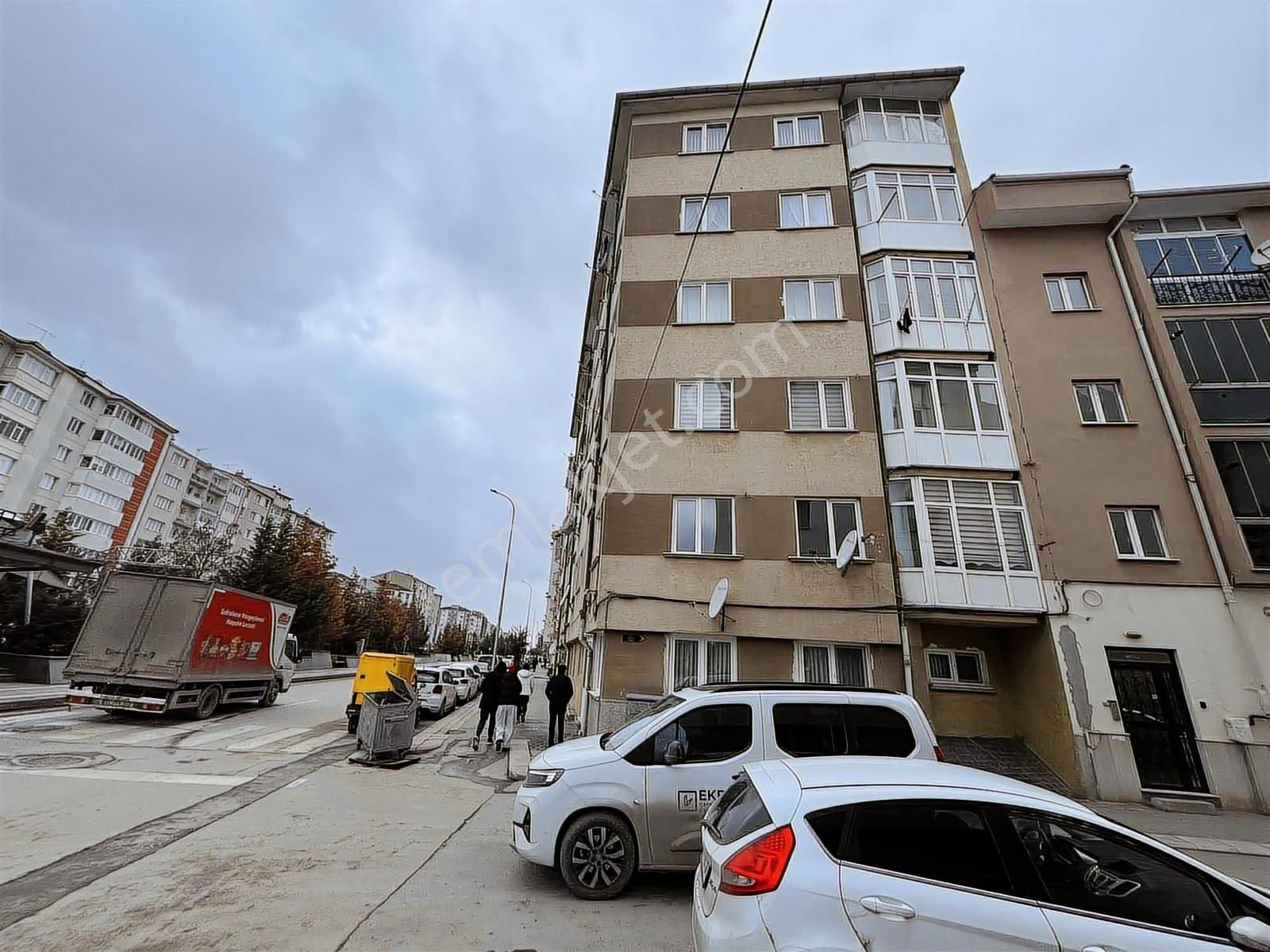 Eker'den Hat Boyunda Çarşıya Çok Yakın 3+1 Kiralık Daire - Görsel 12