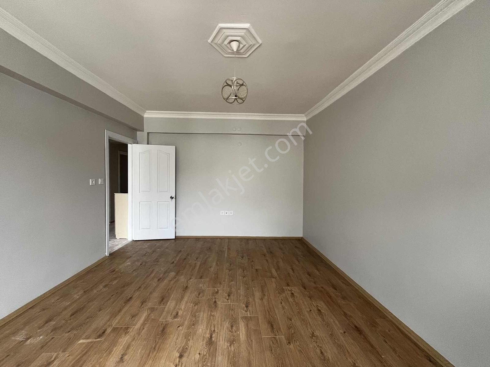 Eker'den Hat Boyunda Çarşıya Çok Yakın 3+1 Kiralık Daire - Görsel 6