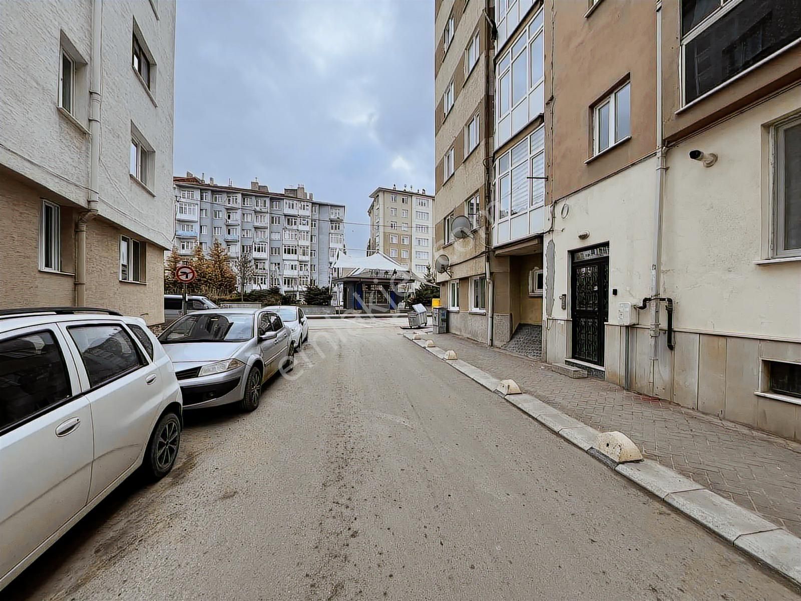 Eker'den Hat Boyunda Çarşıya Çok Yakın 3+1 Kiralık Daire - Görsel 3