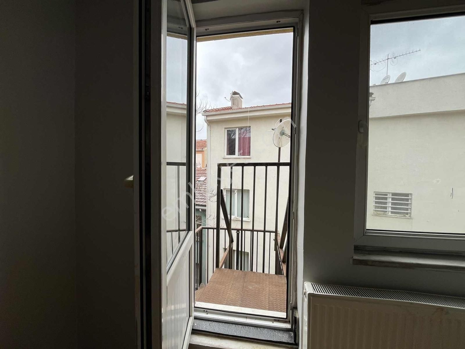 Eker'den Hat Boyunda Çarşıya Çok Yakın 3+1 Kiralık Daire - Görsel 33