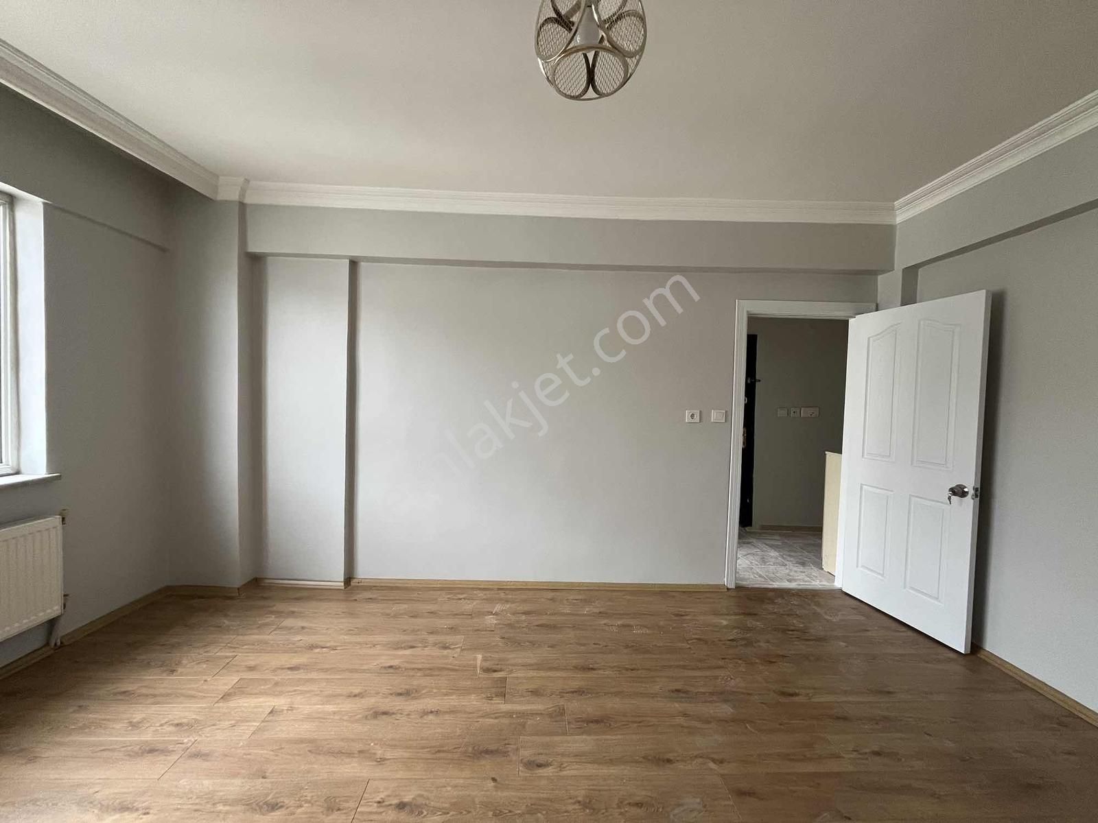 Eker'den Hat Boyunda Çarşıya Çok Yakın 3+1 Kiralık Daire - Görsel 5