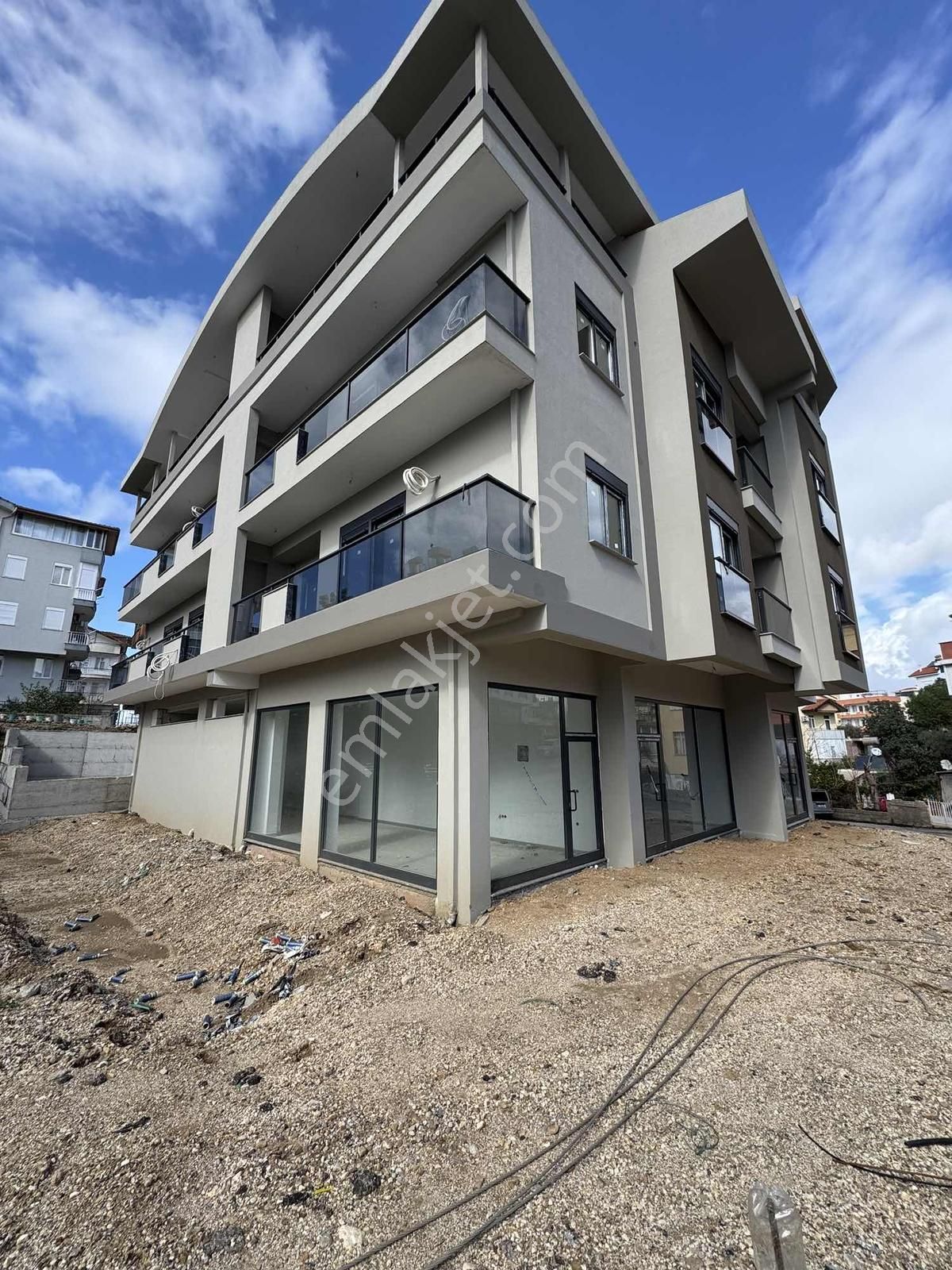 Metrekare Emlak'tan Satılık | Sıfır Dükkan