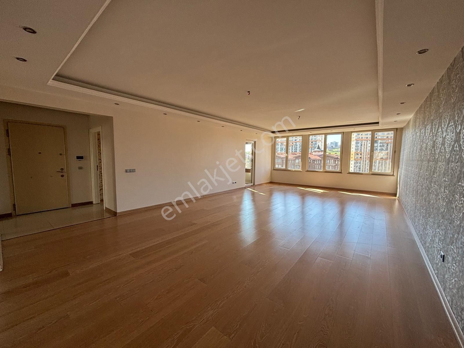 Capital'den Bosphorus City Kiralık 4+1 Yalı Dairesi