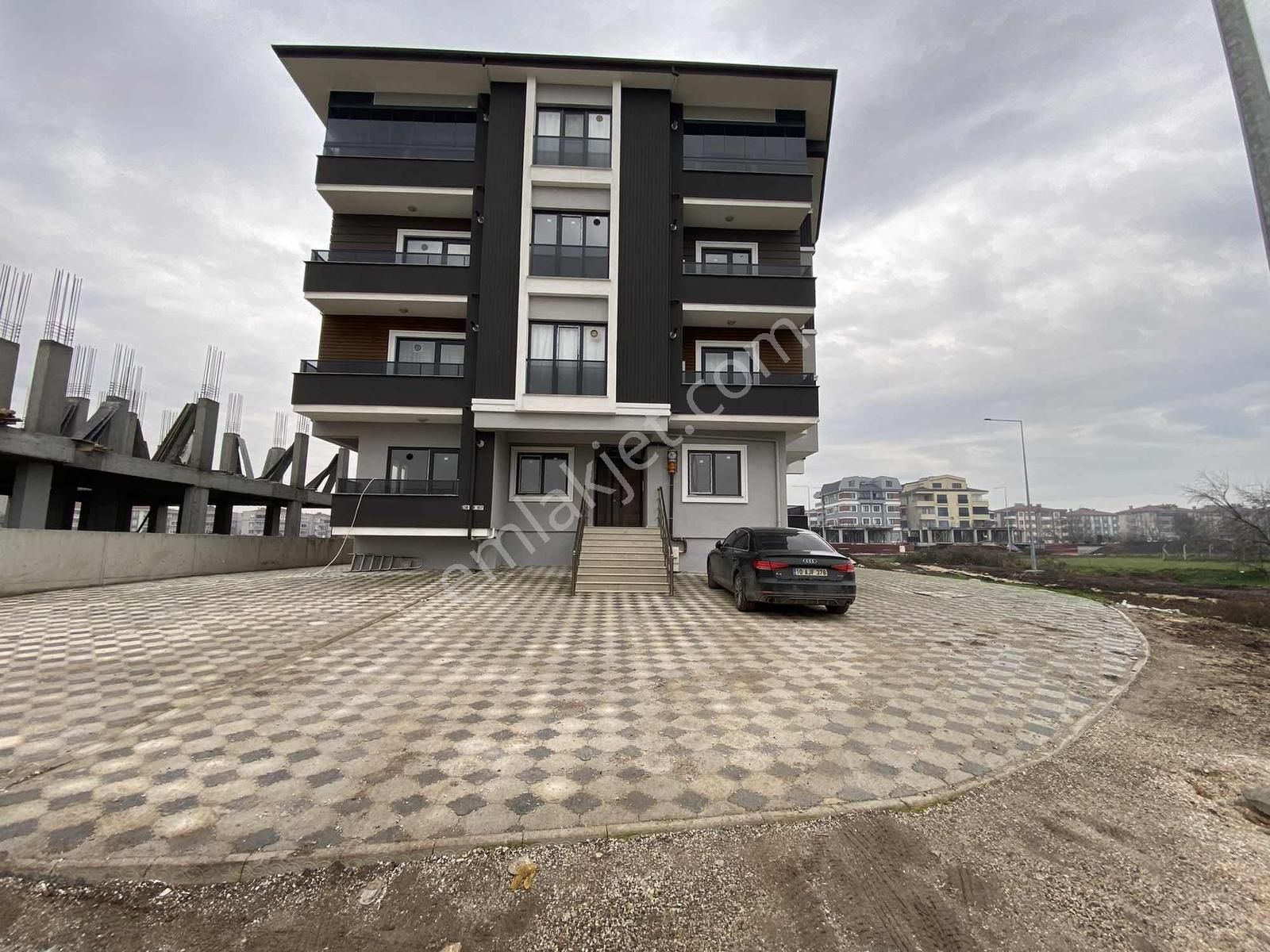 Paşaalanı Mah. Karesi Fen Lisesi Yanı Kiralık 1+1 Eşyasız Daire