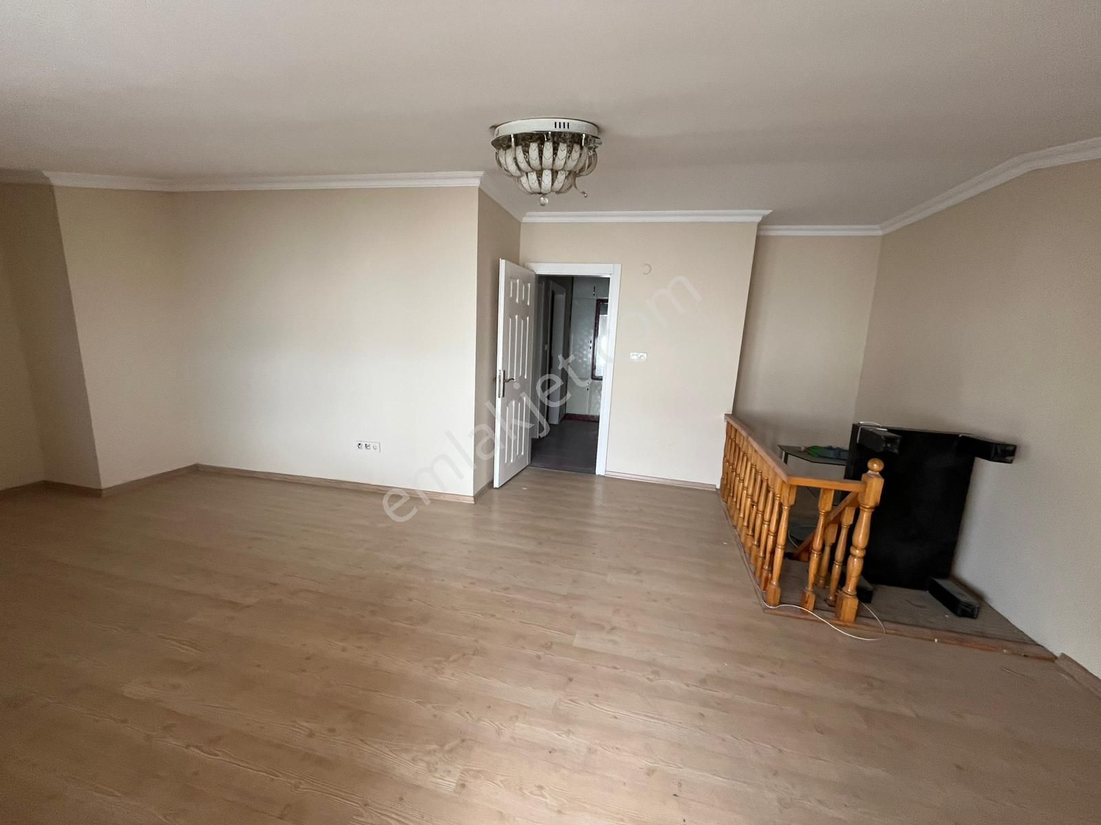 Remax'tan Sultaniye Mahallesinde Satılık 4+1 Dublex Daire - Görsel 23