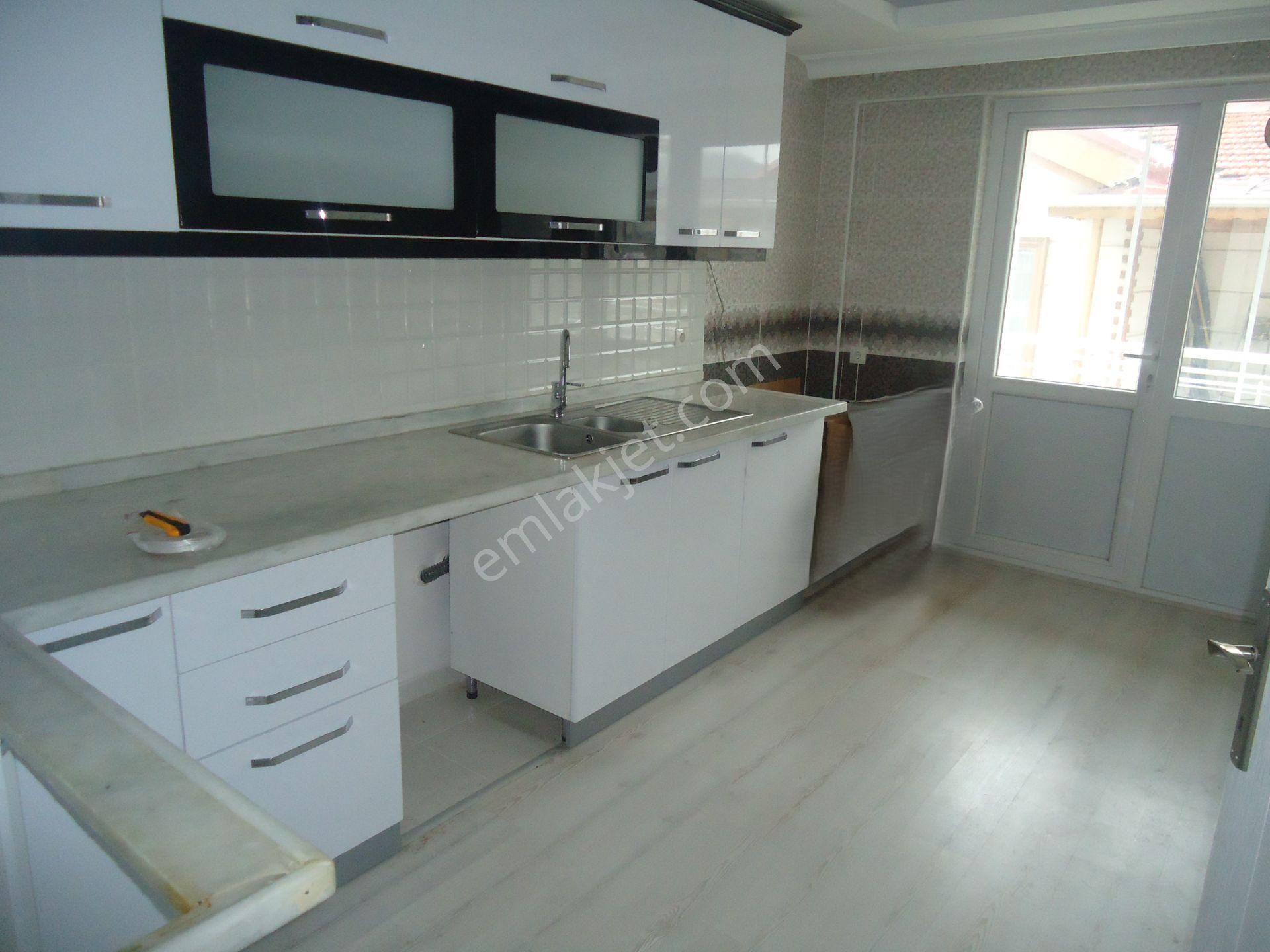 Krc'den Yerden Isıtmalı Manzaralı Full Yapılı Kiralık 3+1 Daire