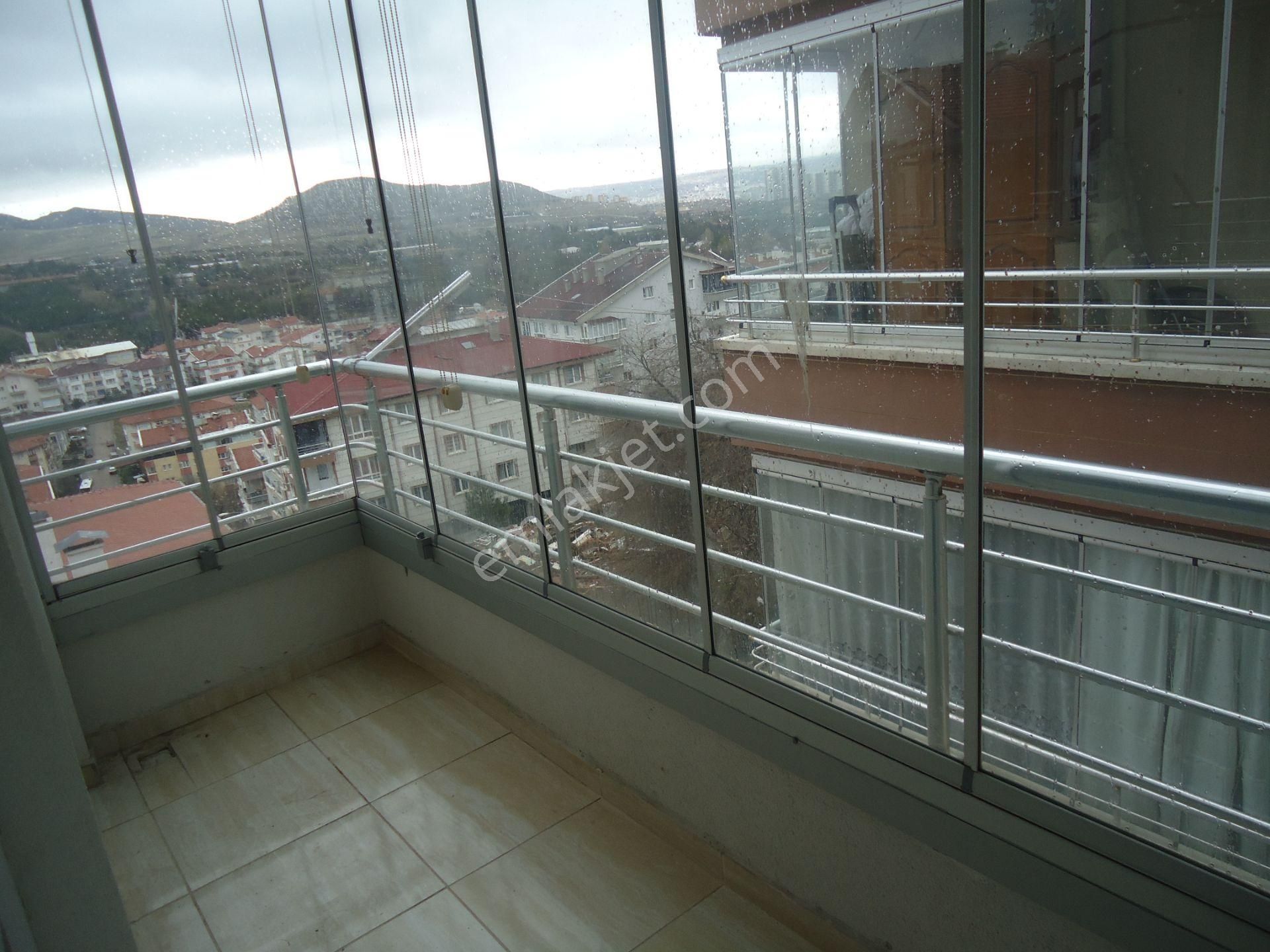 Krc'den Yerden Isıtmalı Manzaralı Full Yapılı Kiralık 3+1 Daire - Görsel 13