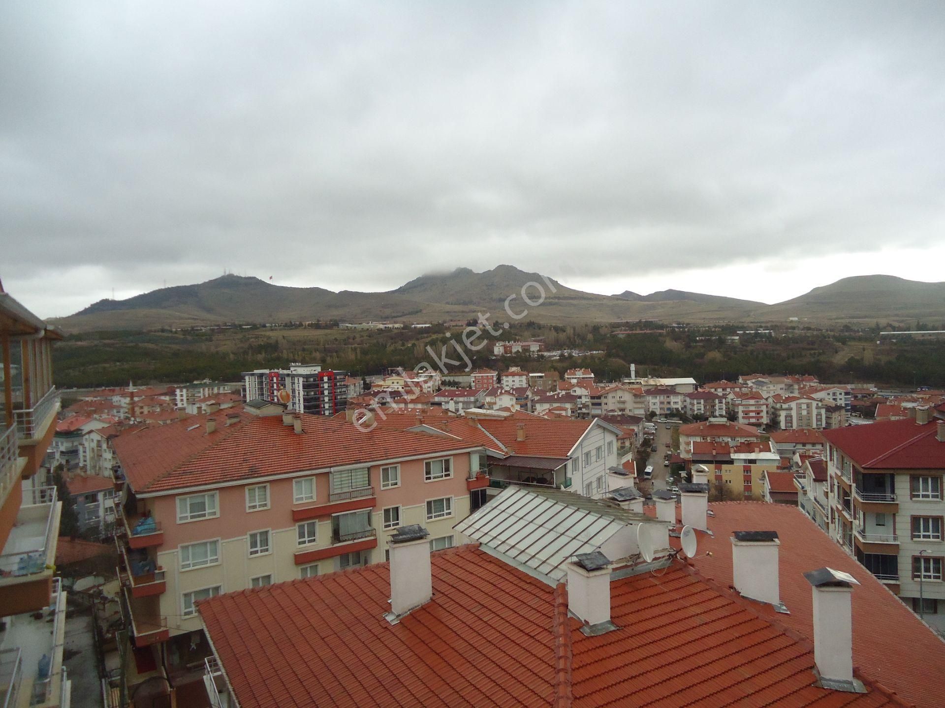 Krc'den Yerden Isıtmalı Manzaralı Full Yapılı Kiralık 3+1 Daire - Görsel 19