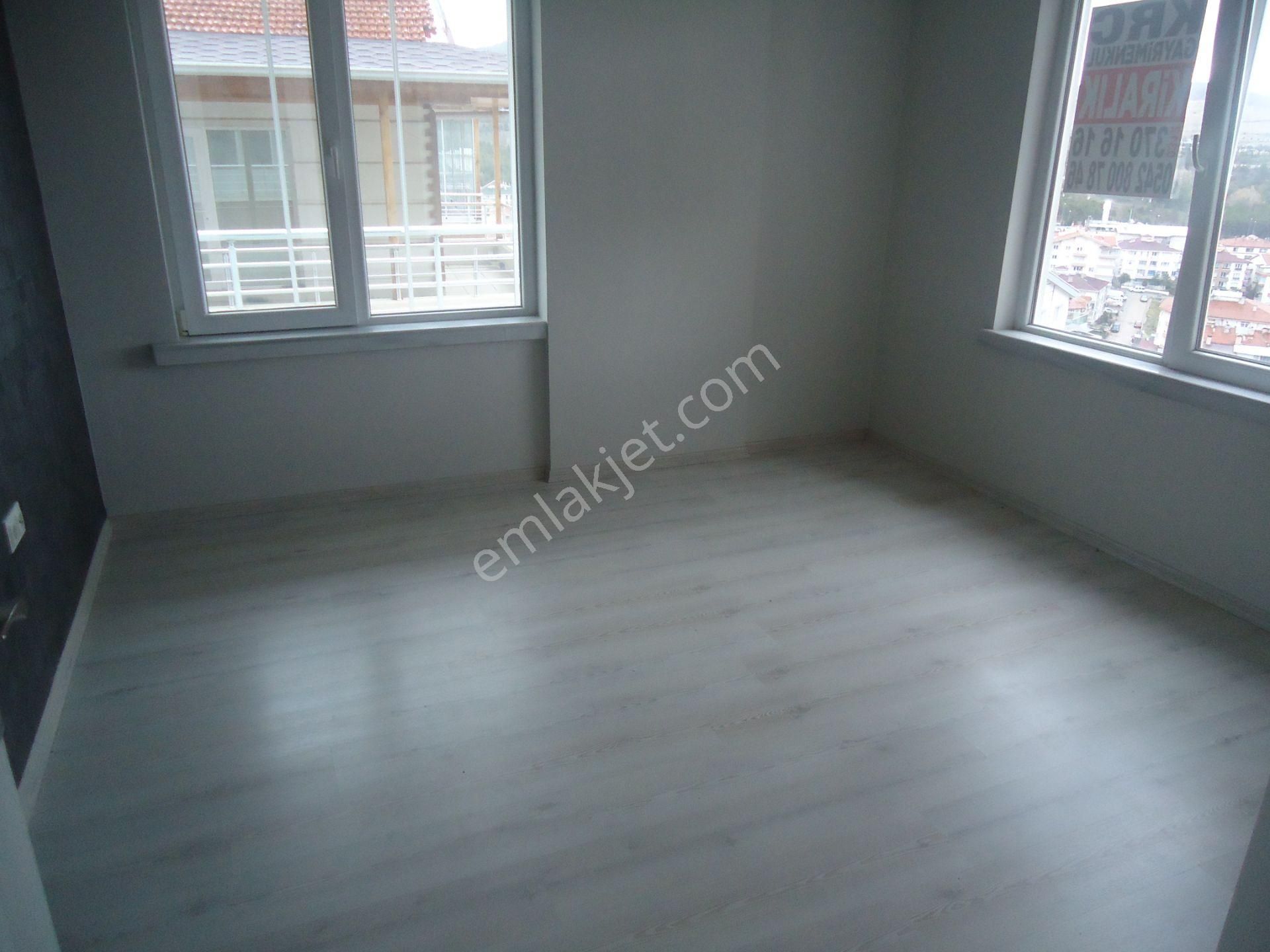 Krc'den Yerden Isıtmalı Manzaralı Full Yapılı Kiralık 3+1 Daire - Görsel 14