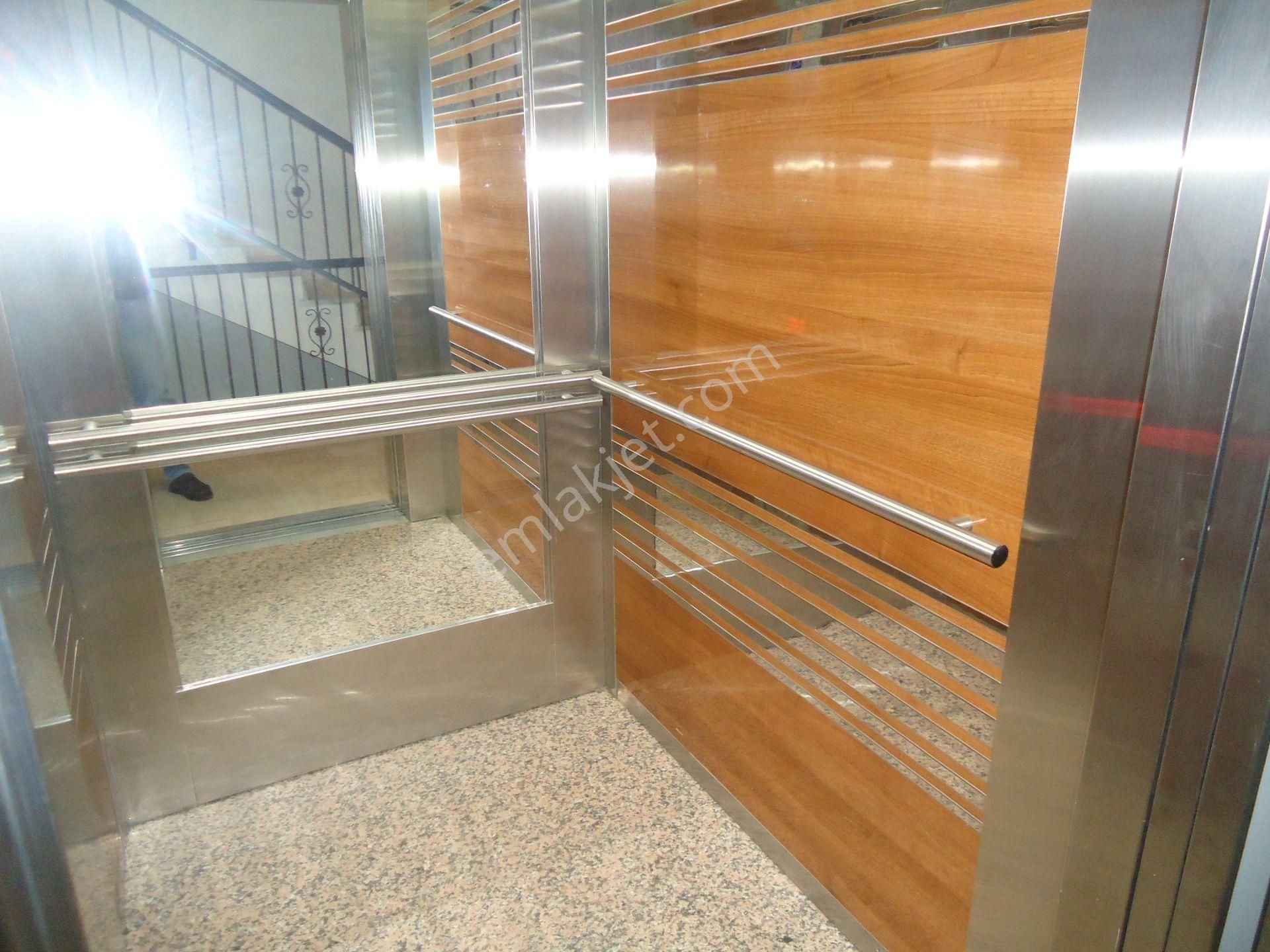 Krc'den Yerden Isıtmalı Manzaralı Full Yapılı Kiralık 3+1 Daire - Görsel 3