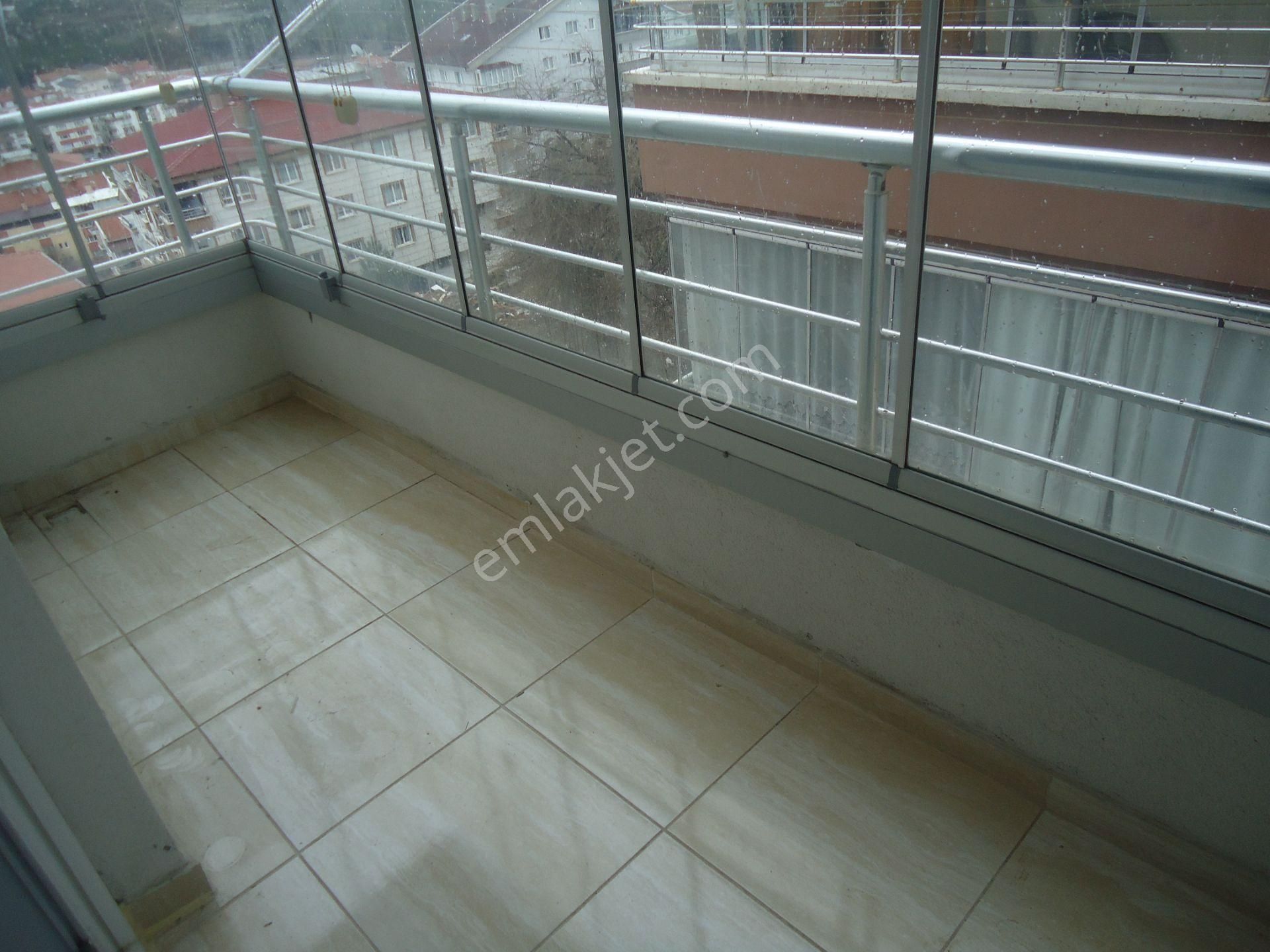 Krc'den Yerden Isıtmalı Manzaralı Full Yapılı Kiralık 3+1 Daire - Görsel 12