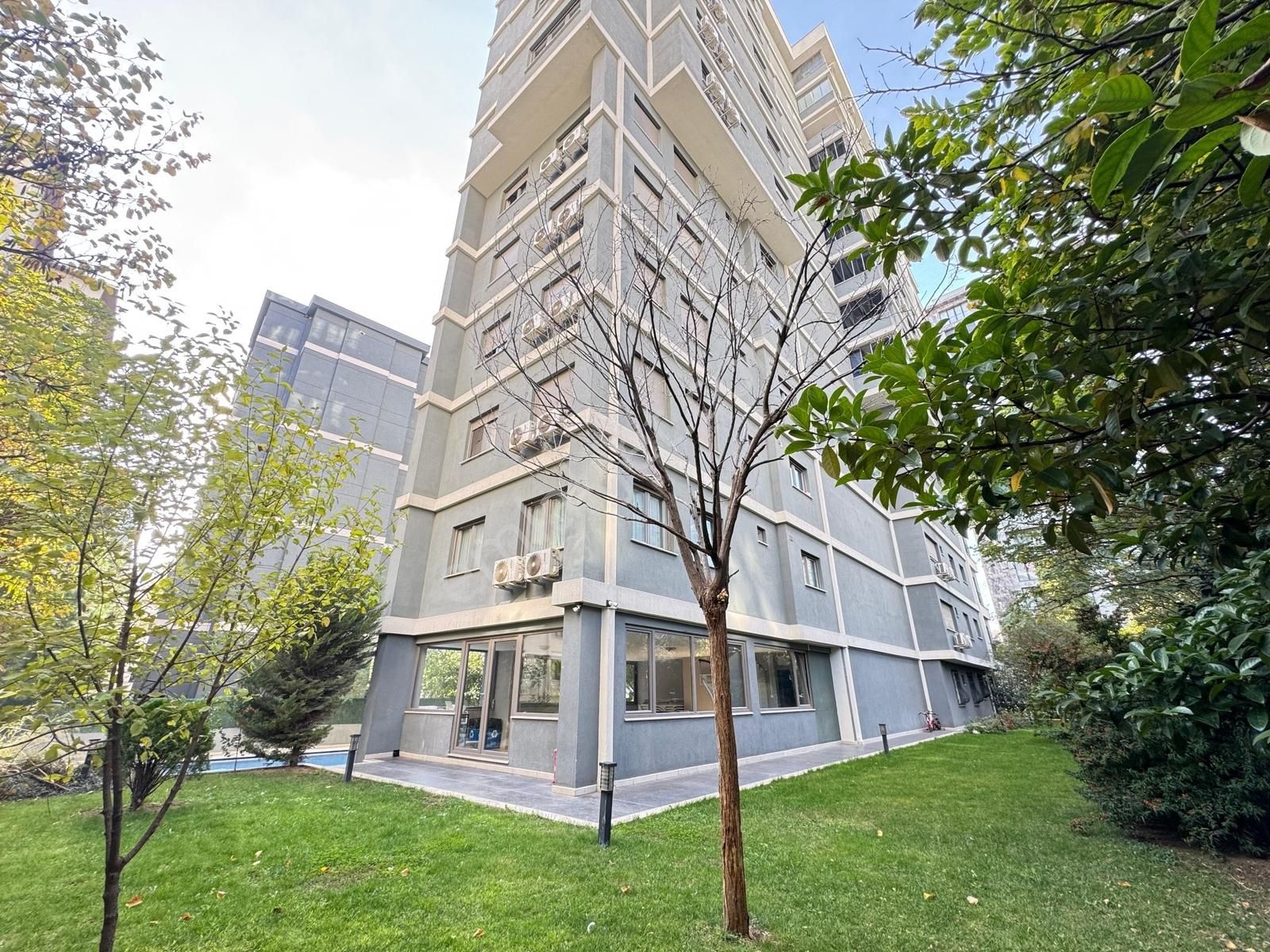 Suadiye'de 3+1 Net 95m2 Ebv Banyolu Havuzlu Site Özellikli Boş