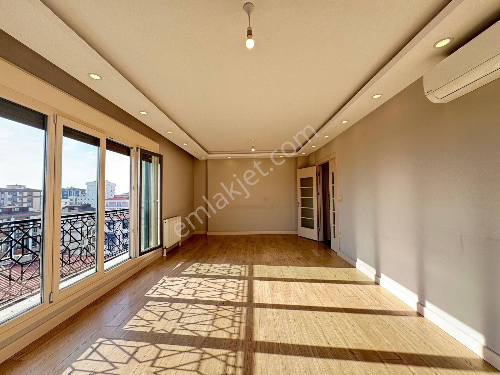 Suadiye'de 3+1 Net 95m2 Ebv Banyolu Havuzlu Site Özellikli Boş - Görsel 7