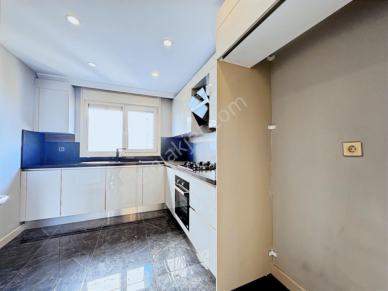 Suadiye'de 3+1 Net 95m2 Ebv Banyolu Havuzlu Site Özellikli Boş - Görsel 32