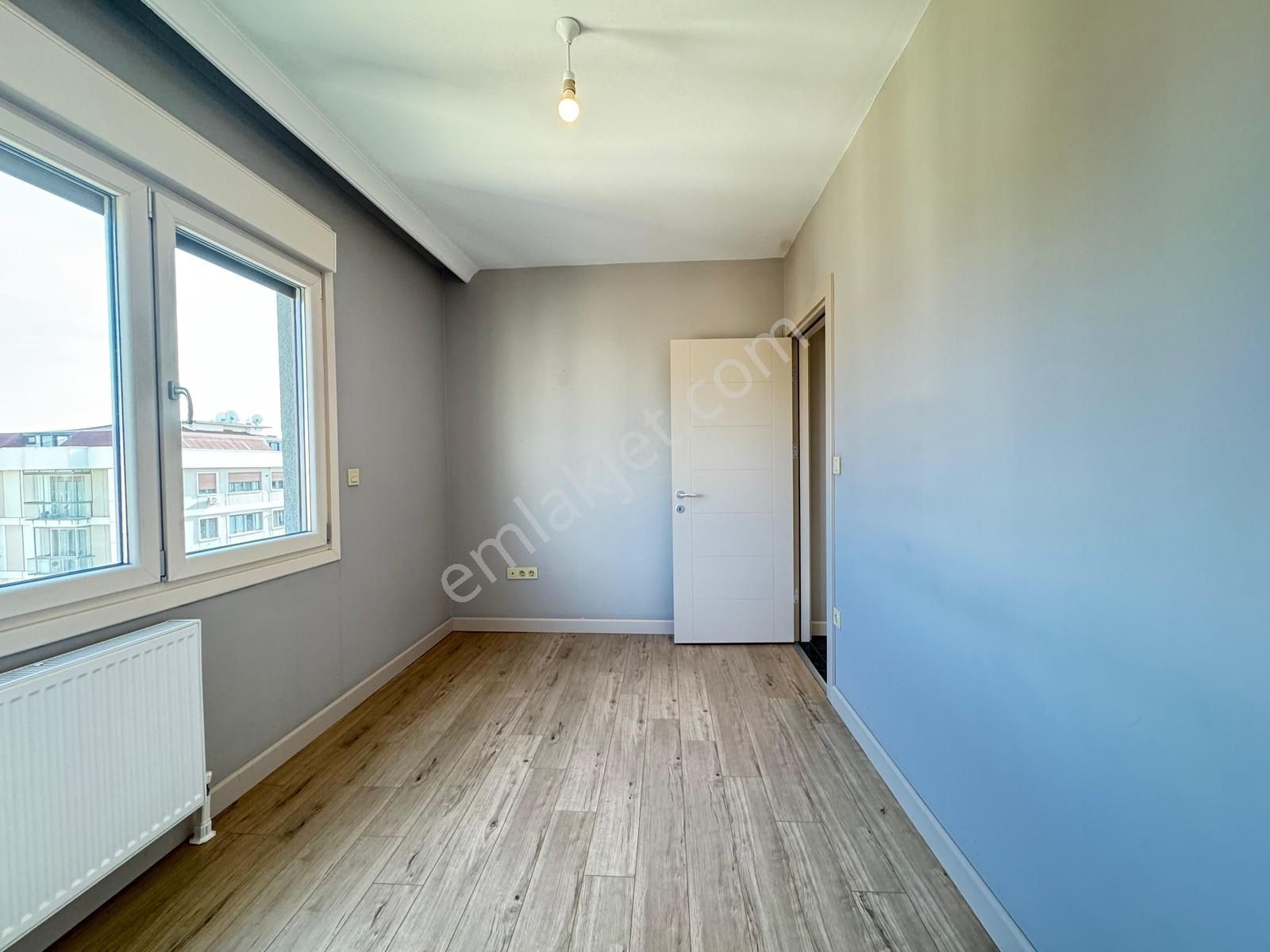 Suadiye'de 3+1 Net 95m2 Ebv Banyolu Havuzlu Site Özellikli Boş - Görsel 3