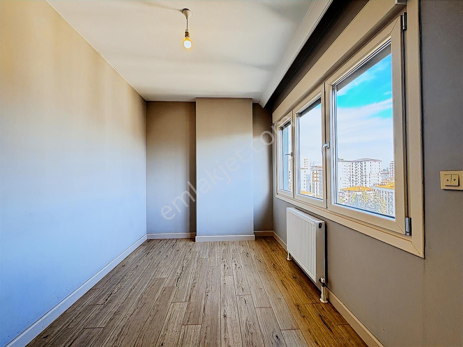 Suadiye'de 3+1 Net 95m2 Ebv Banyolu Havuzlu Site Özellikli Boş - Görsel 2